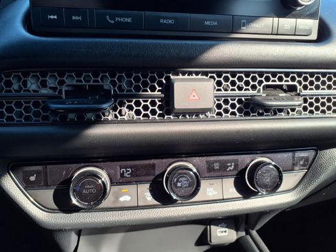 Certified 2025 Honda HR-V Sport image 7