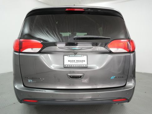 Used 2019 Chrysler Pacifica Limited w/ Advanced Safetytec Group image 8