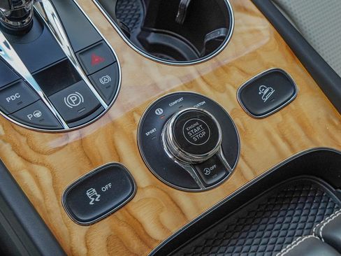 Certified 2023 Bentley Bentayga AWD/4WD image 33