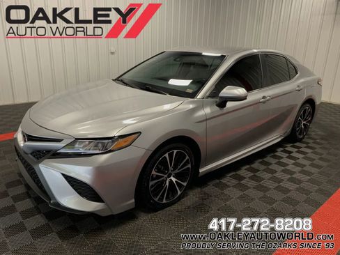 Used 2019 Toyota Camry SE w/ Carpet Mat Package image 1
