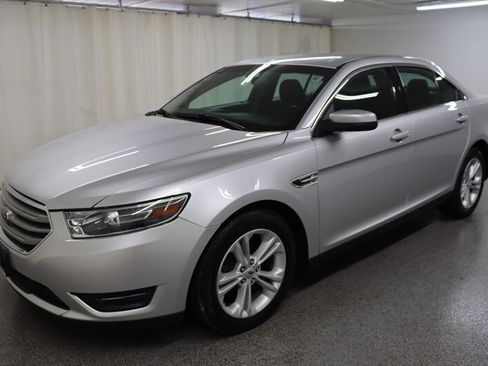 Used 2016 Ford Taurus SEL FWD image 3
