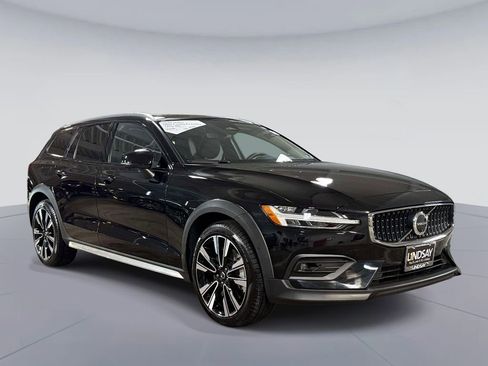 Used 2025 Volvo V60 B5 Cross Country Ultra w/ Climate Package AWD/4WD image 9