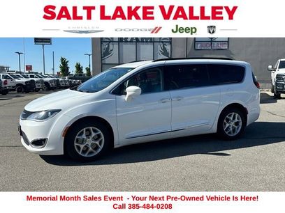 Used 2017 Chrysler Pacifica Touring-L w/ Tire & Wheel Group