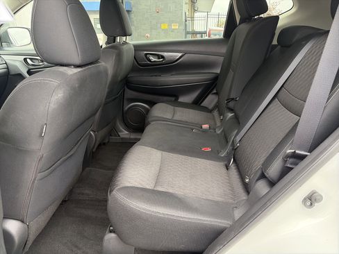 Used 2017 Nissan Rogue SV w/ SV Premium Package AWD/4WD image 25