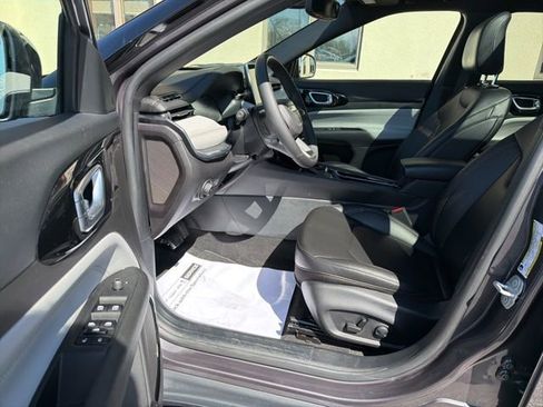 Used 2024 Jeep Compass Limited w/ Sun and Sound Group image 23