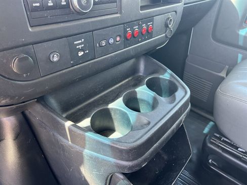 Used 2014 Chevrolet Express 2500 RWD image 13