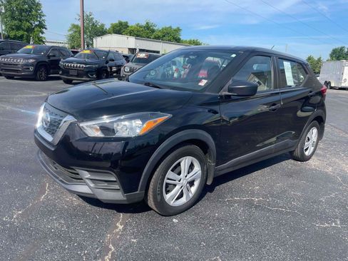 Used 2020 Nissan Kicks S FWD image 2