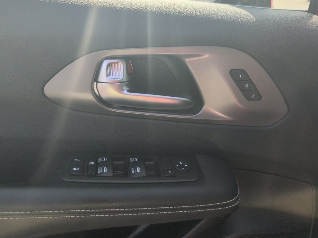 Used 2025 Chrysler Pacifica Select FWD image 21