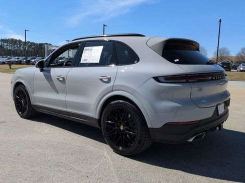 Used 2024 Porsche Cayenne image 6