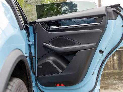 Certified 2025 Porsche Macan Electric image 45