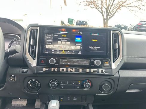 Used 2025 Nissan Frontier SV image 18