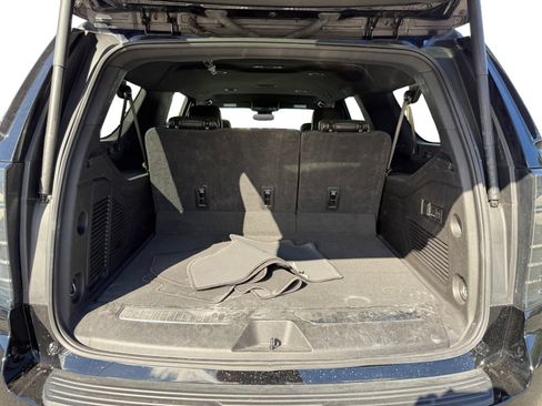 Used 2025 Chevrolet Suburban Premier AWD/4WD image 17