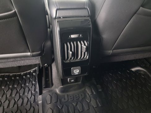 Used 2022 Jeep Compass Latitude image 24