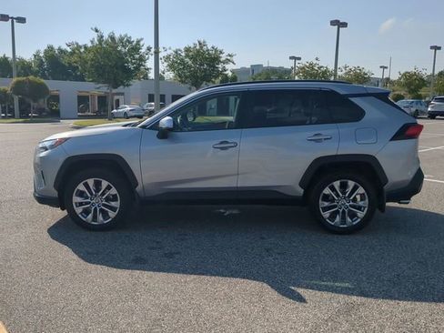 Certified 2022 Toyota RAV4 XLE Premium AWD/4WD image 7