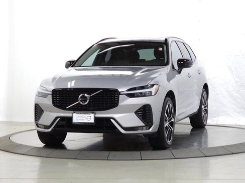 Certified 2025 Volvo XC60 B5 Plus AWD/4WD image 3
