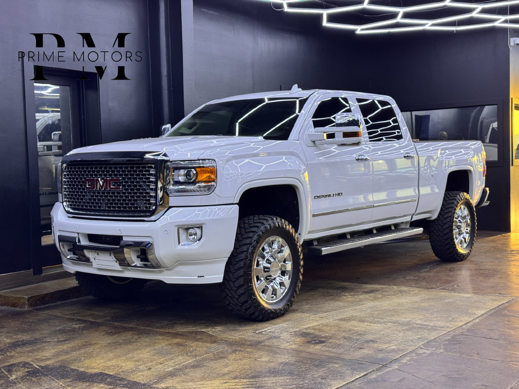 Used 2016 GMC Sierra 2500 Denali w/ Duramax Plus Package AWD/4WD image 1