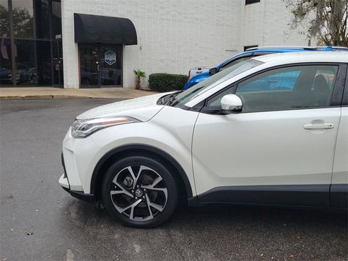 Used 2020 Toyota C-HR LE image 5