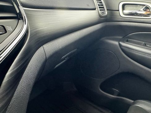 Used 2021 Jeep Grand Cherokee Laredo X AWD/4WD image 18