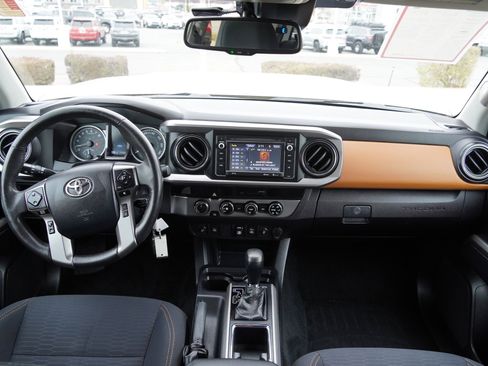 Certified 2018 Toyota Tacoma SR5 image 26