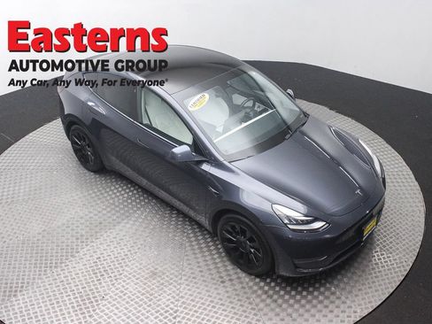 Used 2021 Tesla Model Y Long Range AWD/4WD image 3