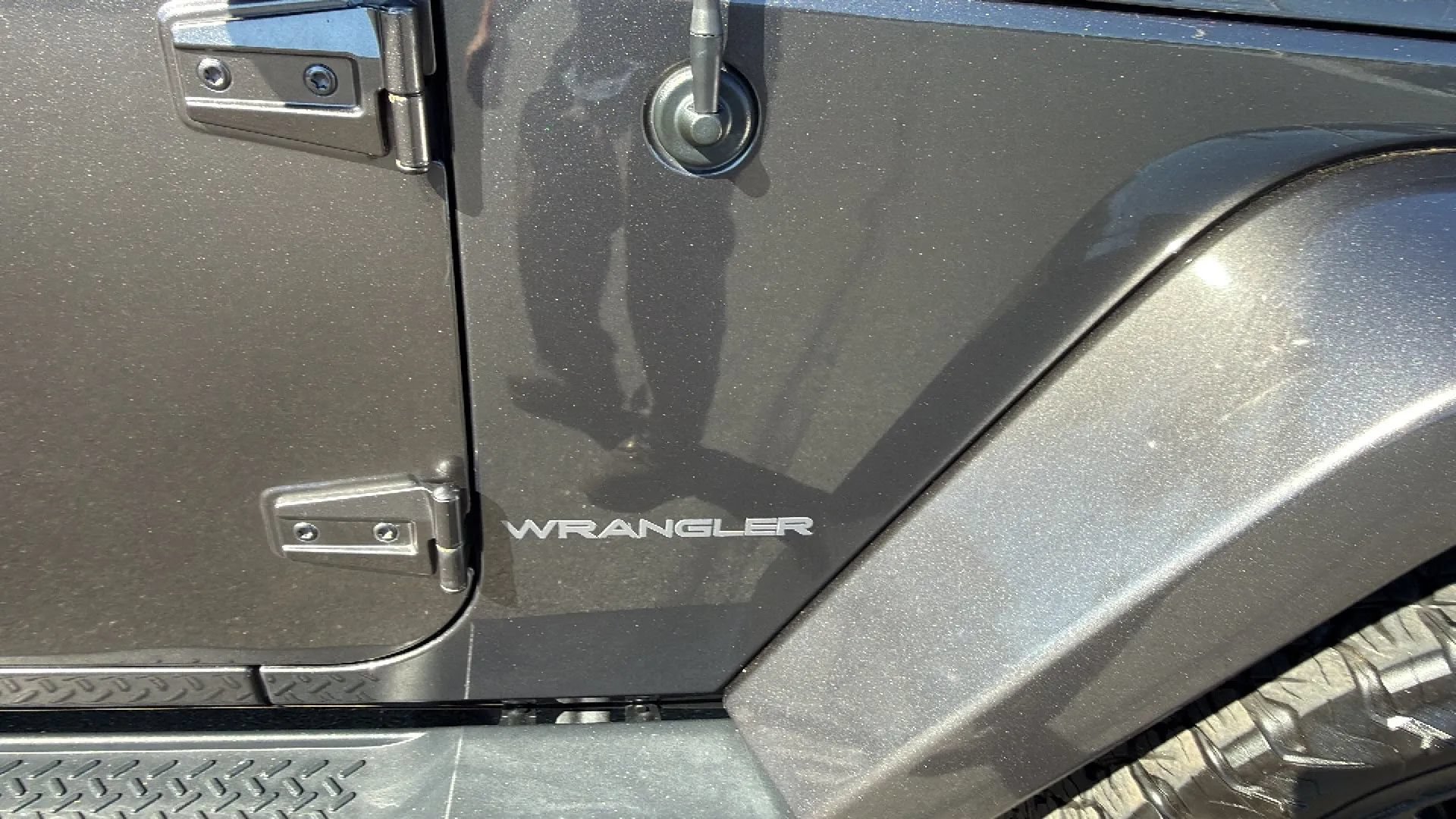 Used 2016 Jeep Wrangler Unlimited Sahara AWD/4WD image 35