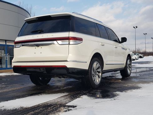 Used 2024 Lincoln Navigator Reserve image 3