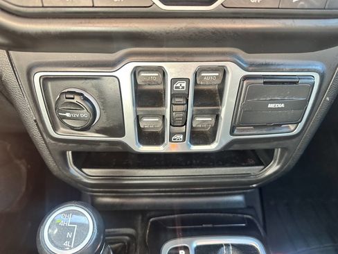 Used 2018 Jeep Wrangler Unlimited Sahara w/ Safety Group image 13