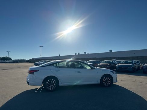 Certified 2025 Nissan Altima 2.5 SV FWD image 15