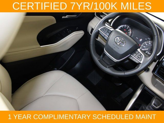 Used 2024 Toyota Highlander XLE AWD/4WD image 16