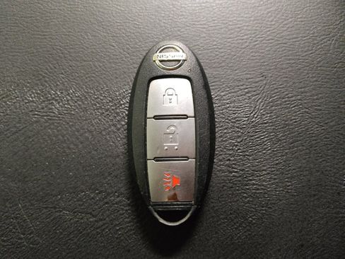 Used 2020 Nissan Pathfinder S image 32