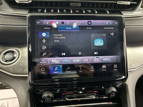 Used 2023 Jeep Grand Cherokee Limited AWD/4WD image 14
