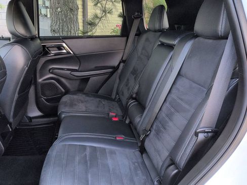 Used 2023 Mitsubishi Outlander SE Black Edition AWD/4WD image 15