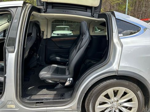 Used 2017 Tesla Model X 75D AWD/4WD image 10