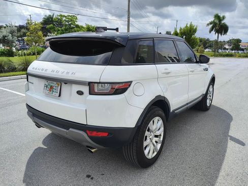 Used 2017 Land Rover Range Rover Evoque SE image 6