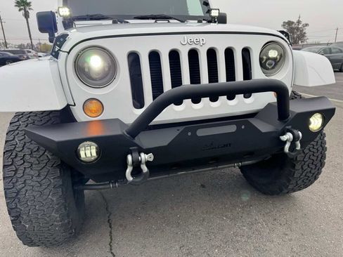 Used 2015 Jeep Wrangler Unlimited Sahara w/ Max Tow Package image 12