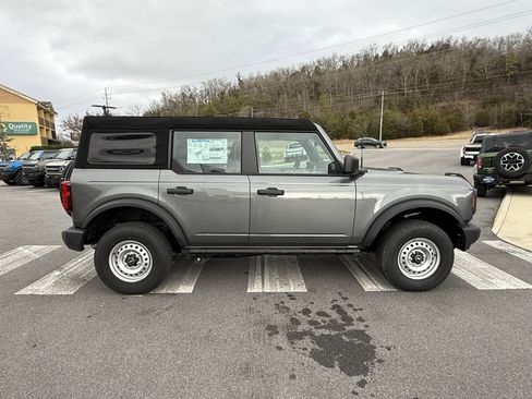 New 2025 Ford Bronco Base image 4