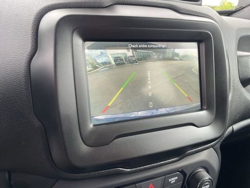 Used 2018 Jeep Renegade Altitude AWD/4WD image 13