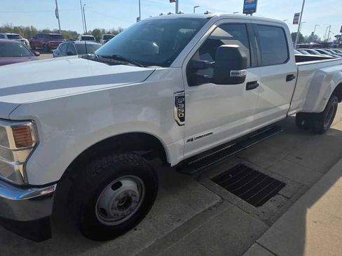 Used 2022 Ford F350 XLT AWD/4WD image 2
