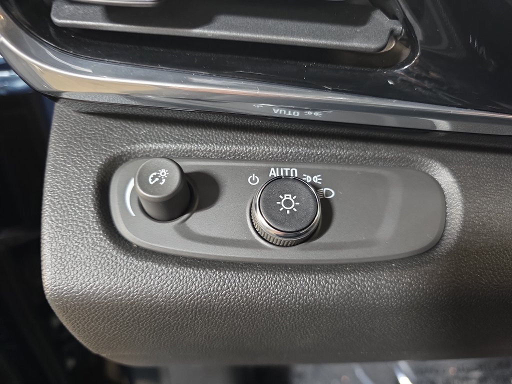 Used 2024 Buick Envista Sport Touring w/ Convenience I Package FWD image 27