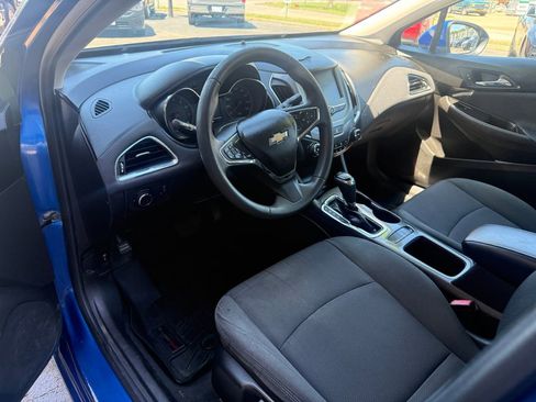 Used 2018 Chevrolet Cruze LT FWD image 25