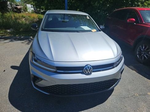 Used 2025 Volkswagen Jetta Sport image 3