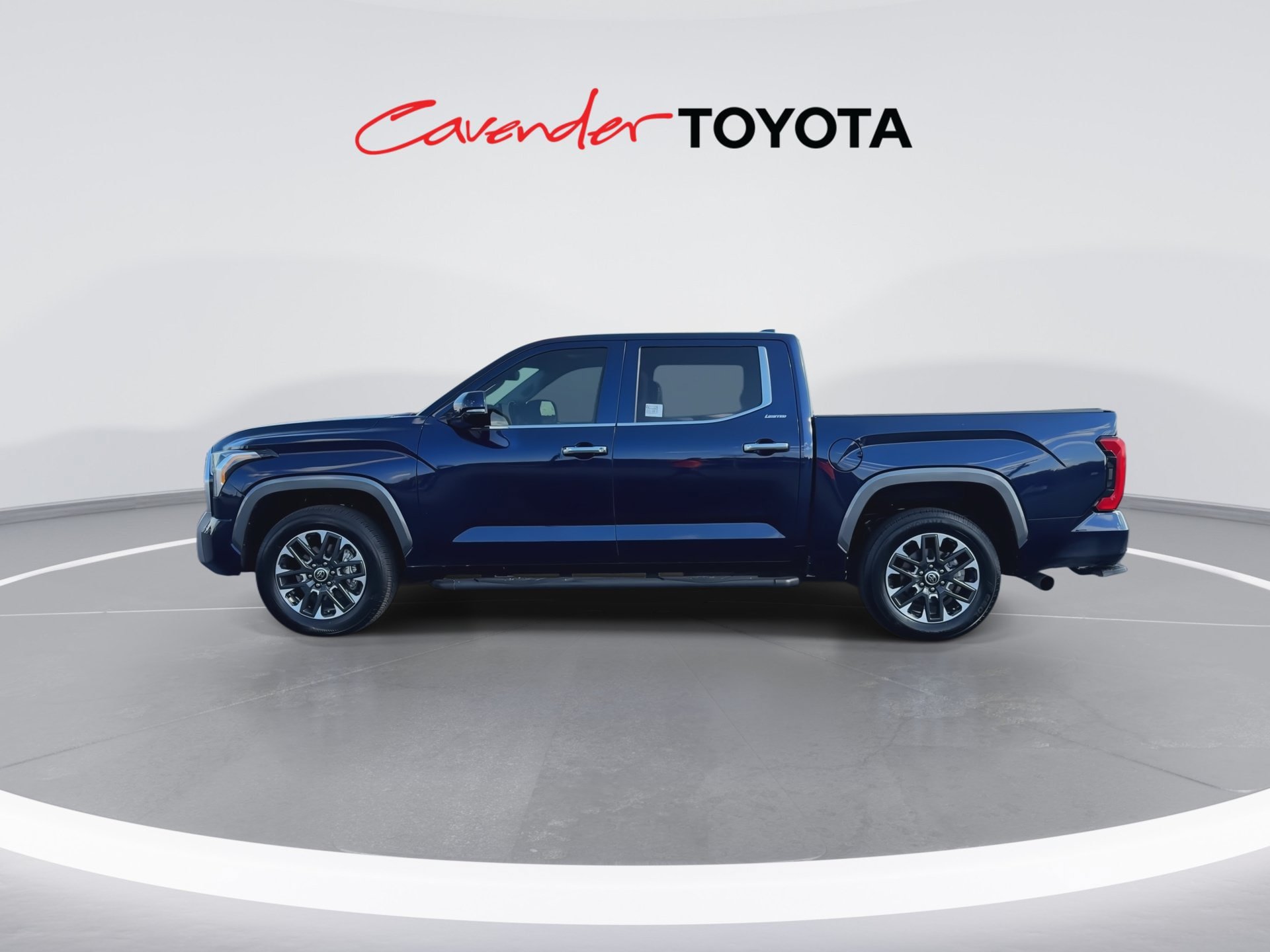 Used 2024 Toyota Tundra Limited w/ Power Package RWD image 5
