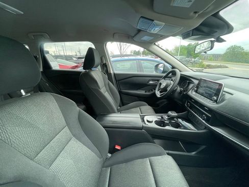 Used 2024 Nissan Rogue SV image 9