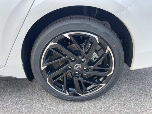 New 2026 Nissan Sentra SR w/ Floor Mat Package FWD image 11