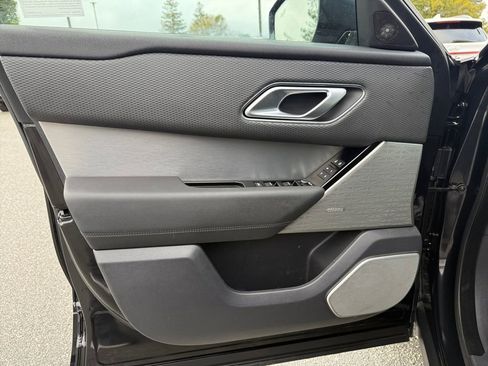 Used 2022 Land Rover Range Rover Velar R-Dynamic S image 11