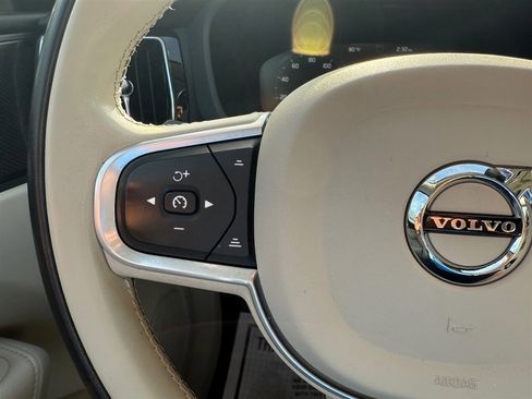 Used 2021 Volvo XC60 T5 Momentum w/ Advanced Package image 19