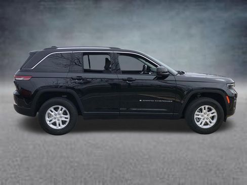 Used 2023 Jeep Grand Cherokee Laredo image 10