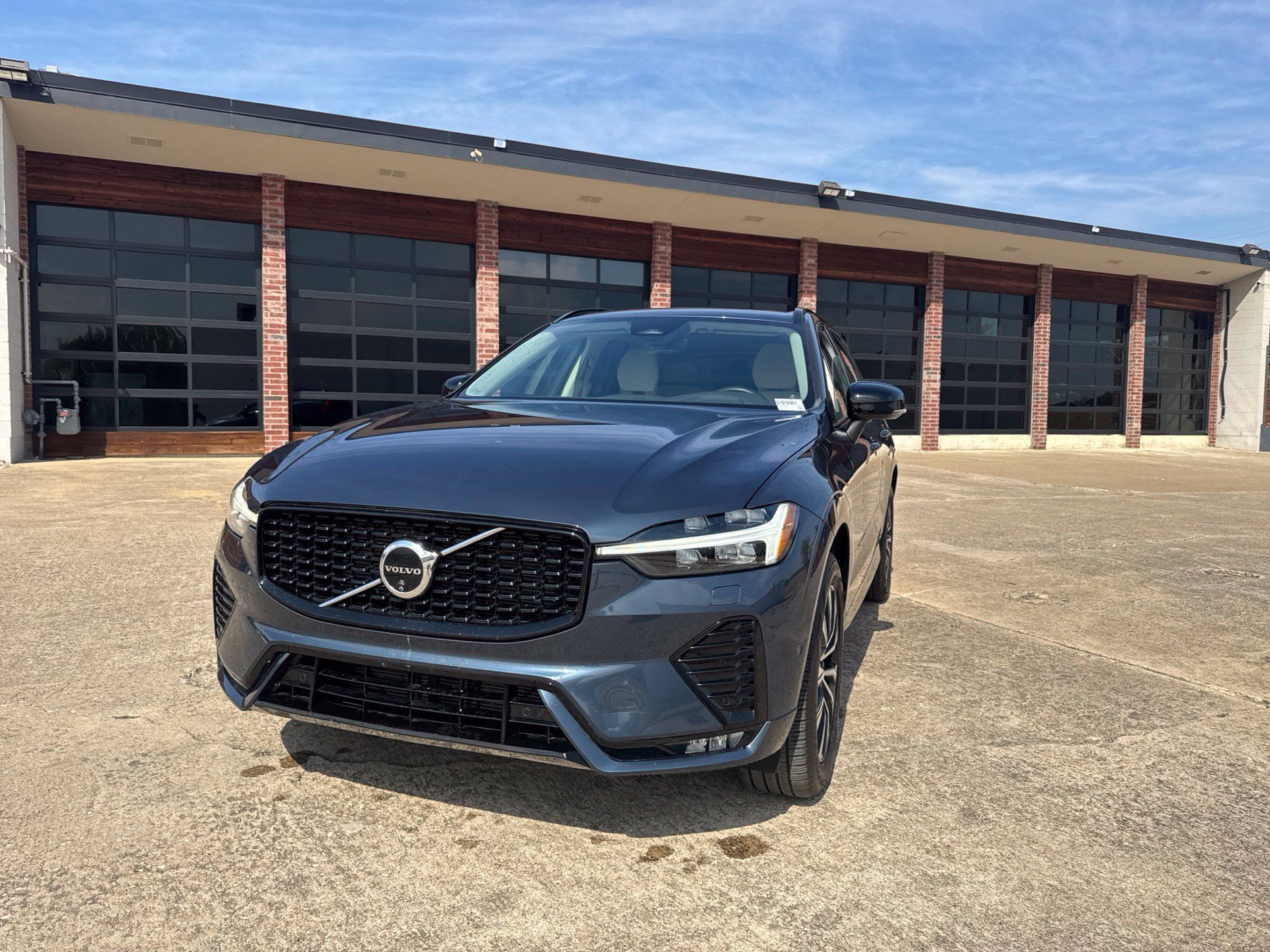 Used 2025 Volvo XC60 B5 Plus AWD/4WD image 1