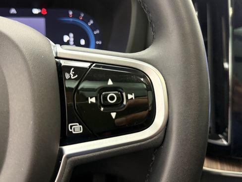 Certified 2023 Volvo XC60 B5 Plus w/ Protection Package Premier image 17