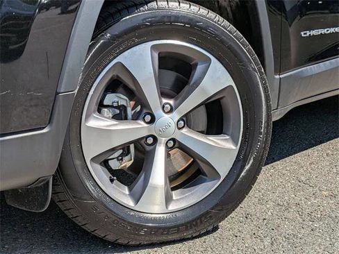 Certified 2022 Jeep Cherokee Limited image 10